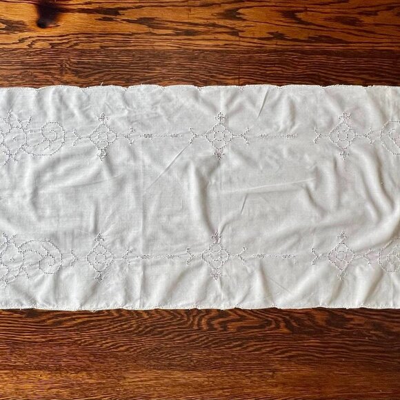 Vintage White Cotton/Linen Table Runner/Dresser Scarf - Picture 1 of 10